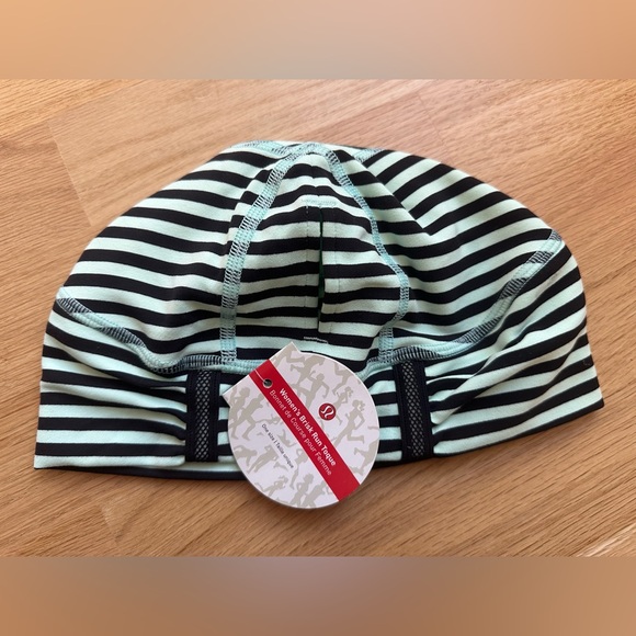 Nwt Lululemon striped women’s brisk run toque beanie hat - Picture 2 of 9